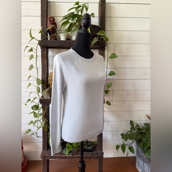 Banana Republic Light Pale Blue Long Sleeve 100% Merino Wool Sweater - Picture 13 of 17